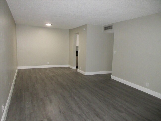 Building Photo - 4280 Woodside Dr