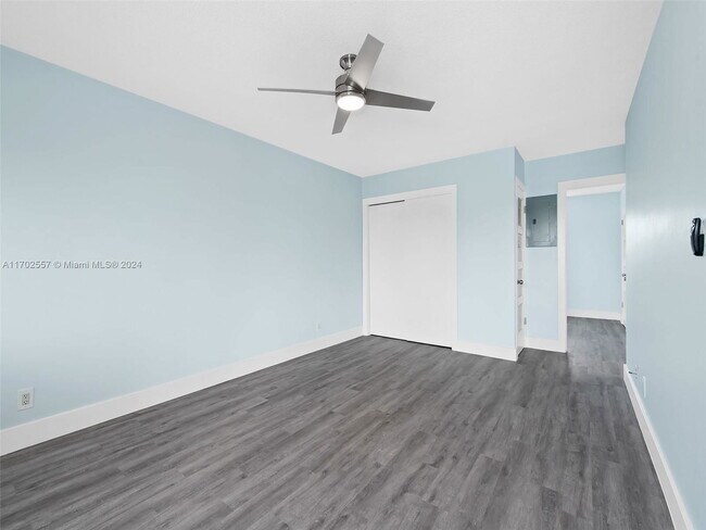 Building Photo - 1816 E Oakland Park Blvd