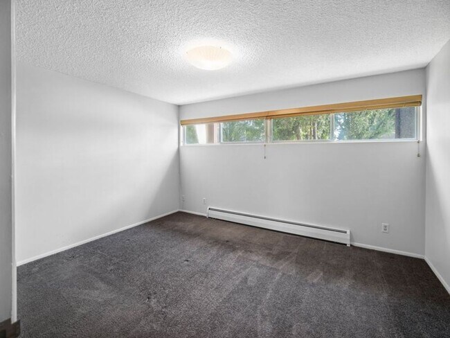 Building Photo - Modern Comfort: 1-Bedroom Apartment with B...