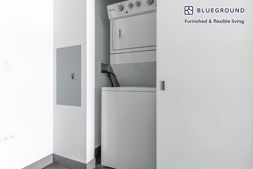 Building Photo - 60 E Randolph St