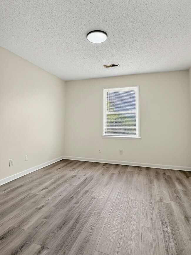 Building Photo - 6209 Friar Tuck Dr NW