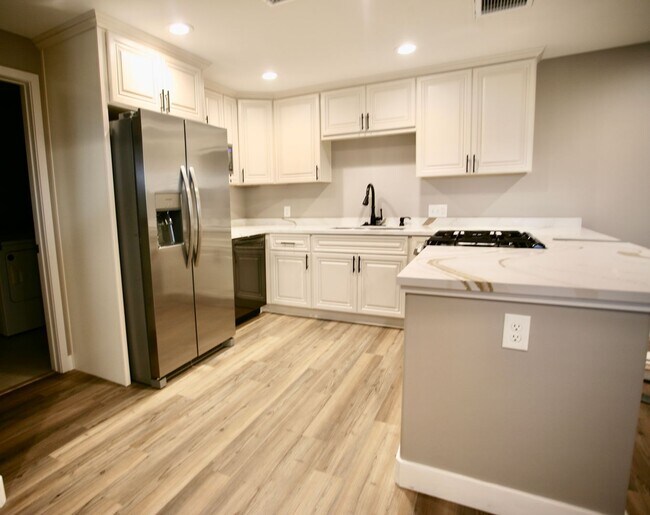 Building Photo - Valle Caballo Ln