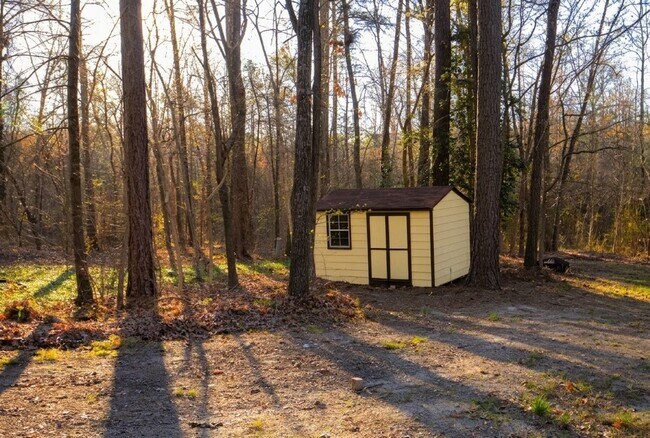 Building Photo - -- ACT FAST!  HUGE 4 BEDROOM 2.5 BATH GLEN ALLEN HOME --