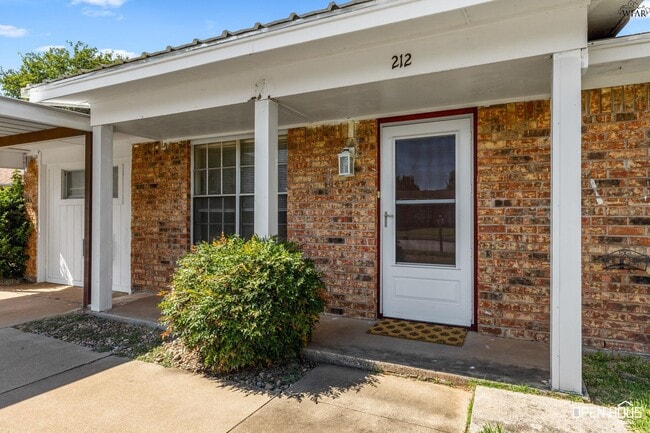 Building Photo - 212 Dirks Dr