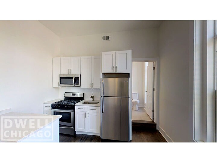 Building Photo - 2362 N Clybourn Ave