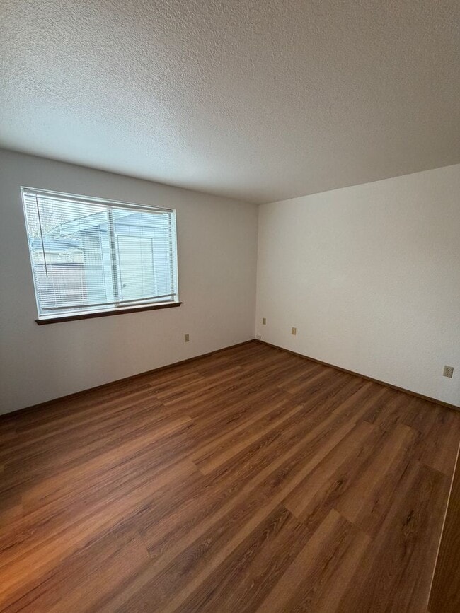 Building Photo - 1474 Diamond Rd SE