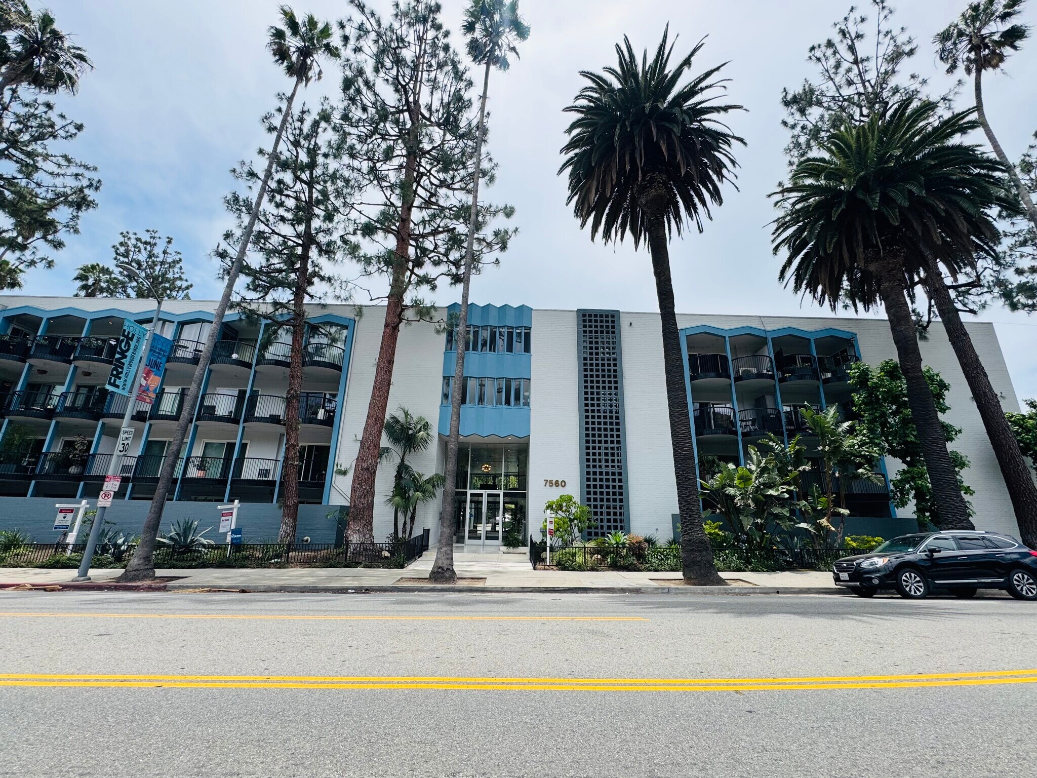 Building Photo - 7560 Hollywood Blvd