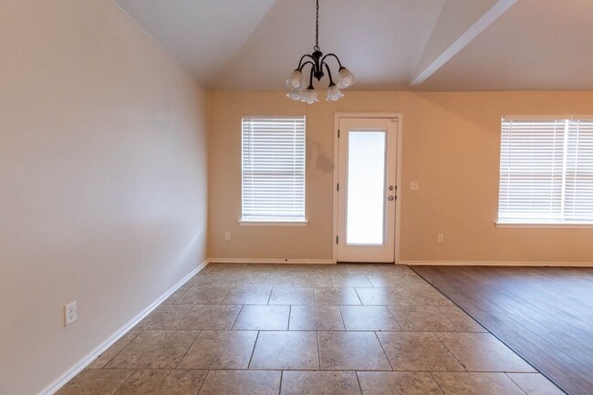 Building Photo - Spacious 2BD/2BTH Home Minutes away from Top Golf Chisholm Creek Shopping Center and Quail Spring...