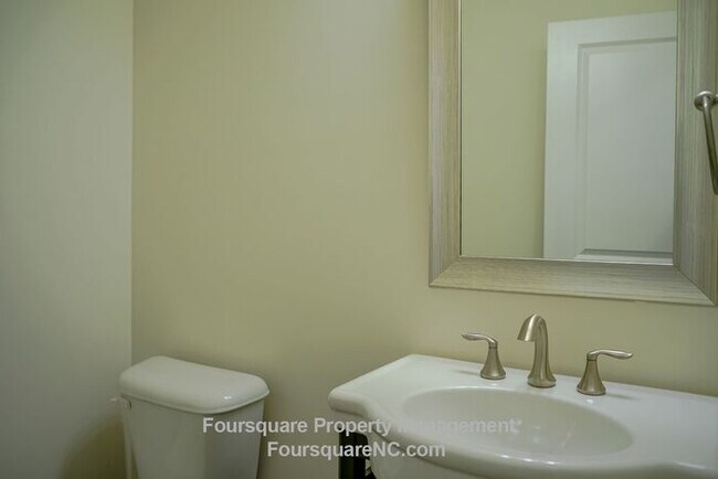 Building Photo - Spacious Single-Family Home with 1st Floor Office, Loft & Fenced Backyard , Includes Washer/Dryer
