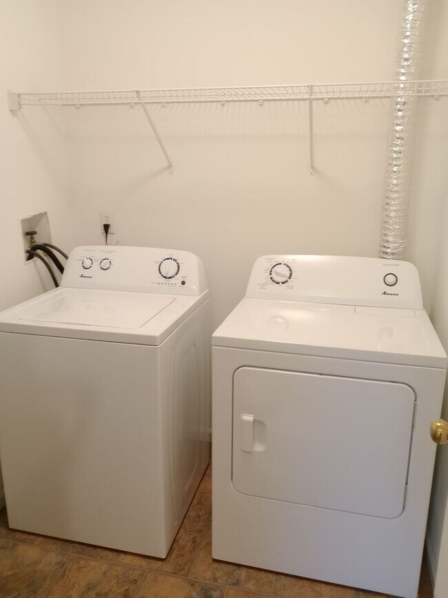 Building Photo - 2401-2403-2403 Northampton Dr