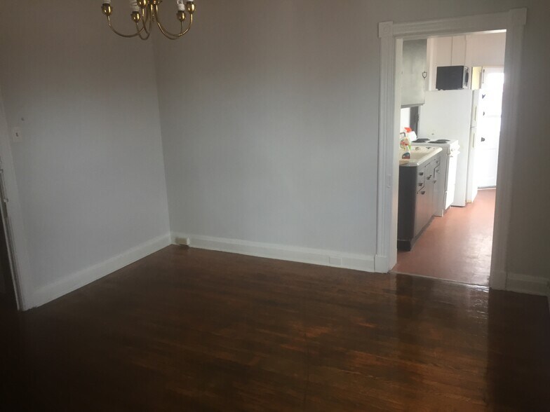 Building Photo - 25 S Locust St