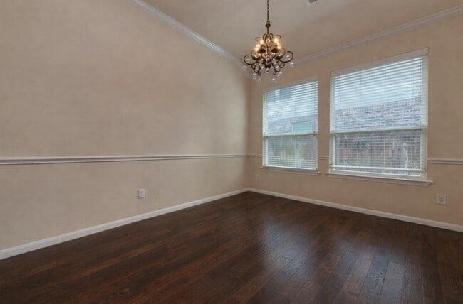 Building Photo - 6906 Patterson Dr