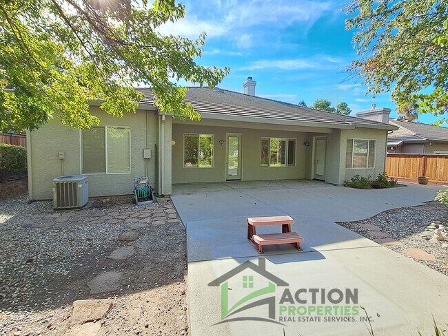 Building Photo - 400 Dumas Ct