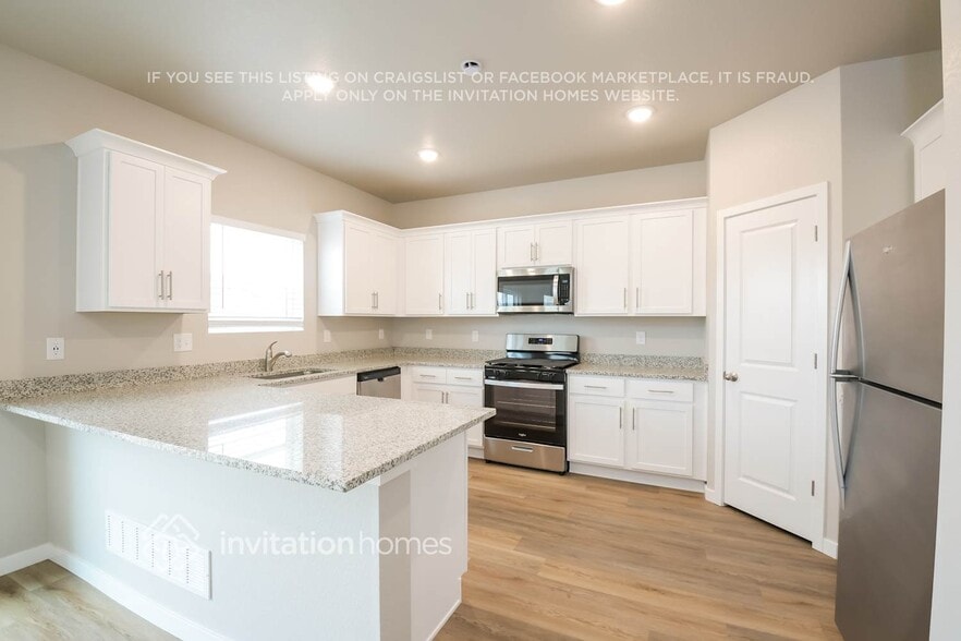 Building Photo - 2161 Christina St