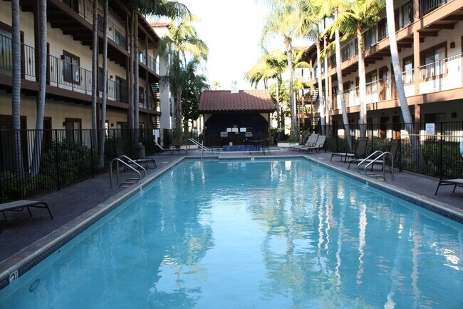 Building Photo - Los Caballeros Clubhouse #1302