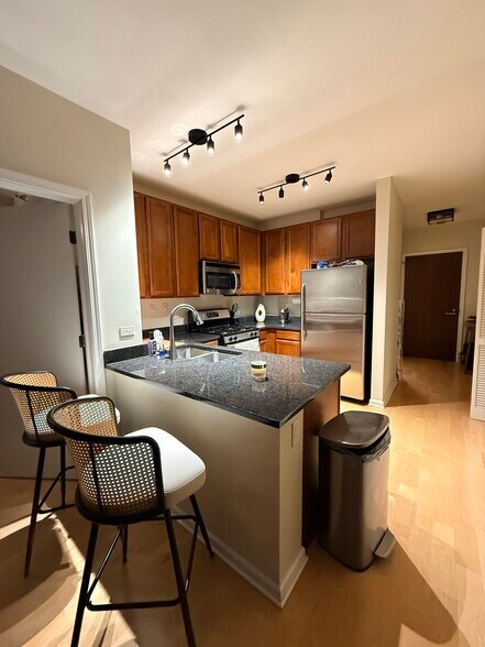 Building Photo - 1255 S State St