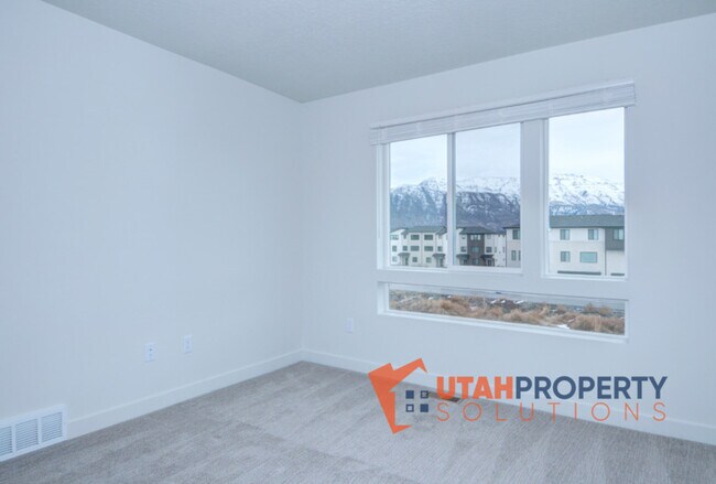 Building Photo - 421 S 960 W