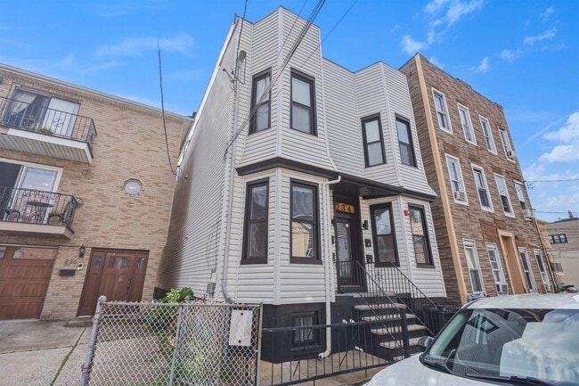 Building Photo - 234 Webster Ave