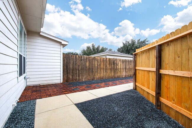 Building Photo - 3-Bedroom Townhouse with Open Floor Plan and Spacious Backyard Near Lackland AFB