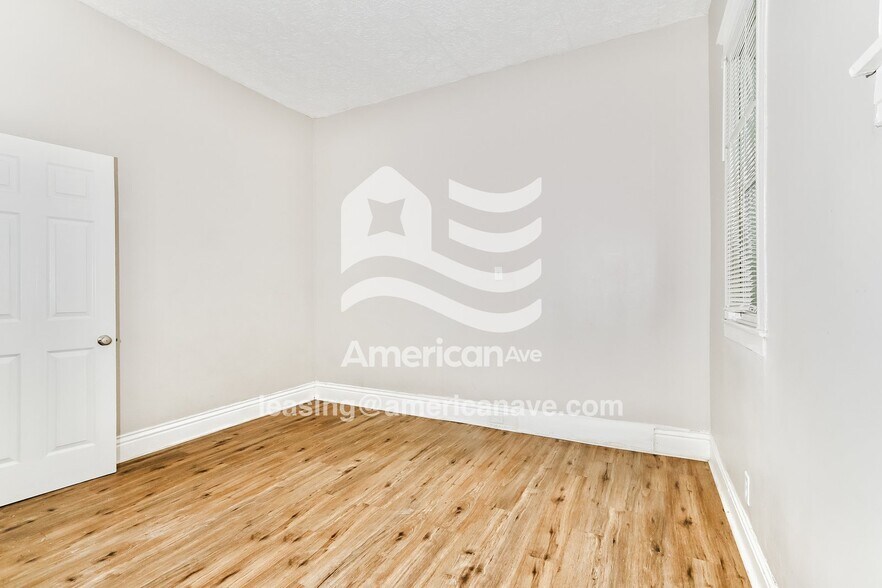 Building Photo - 728 S 35th St
