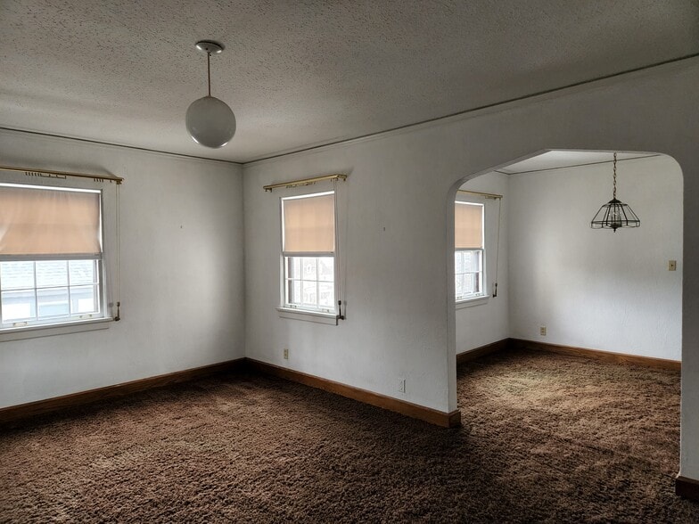 Living Room - 209 N 21st Ave E