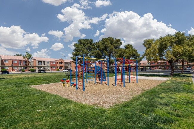 Building Photo - Two bedroom unit in gated NE community with pool