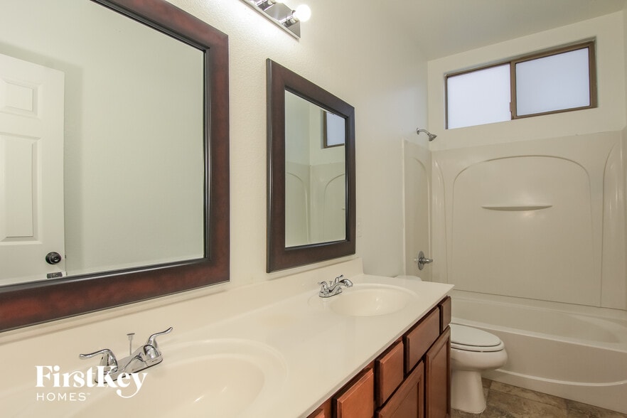 Building Photo - 14521 N 145th Dr