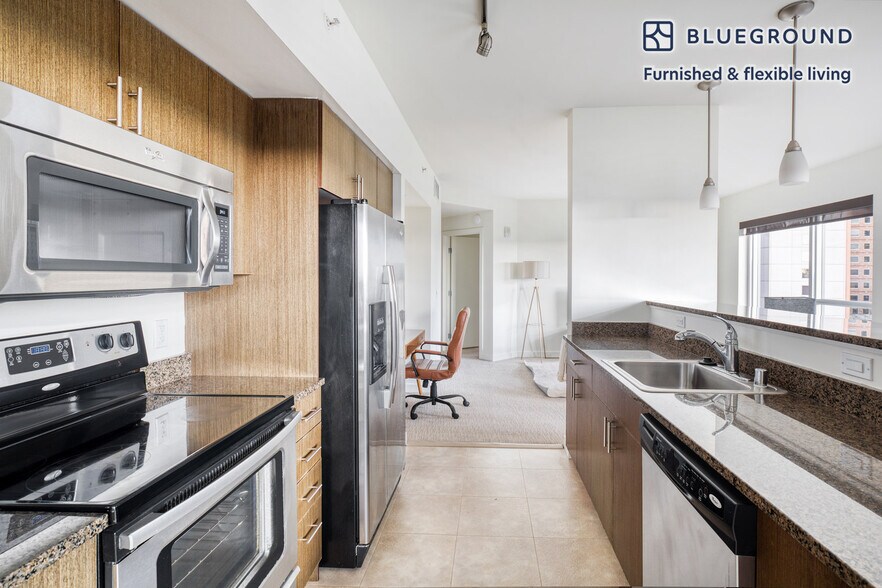 Building Photo - 10349 NE 10th St