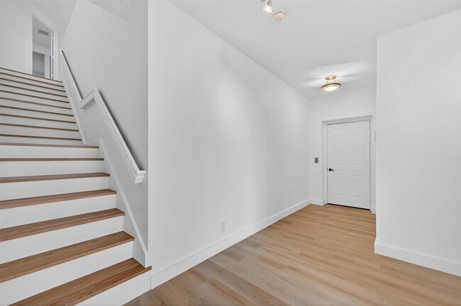 Building Photo - 2678 Center Ct Dr