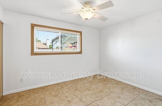 Building Photo - 1704 E Bell De Mar Dr