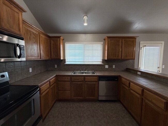 Building Photo - 4 BED! Cozy Home on Large CORNER Lot!