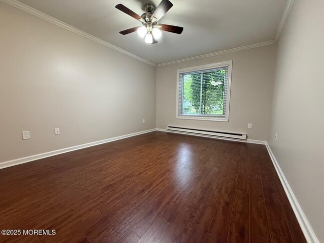 Building Photo - 215 Medford Ct