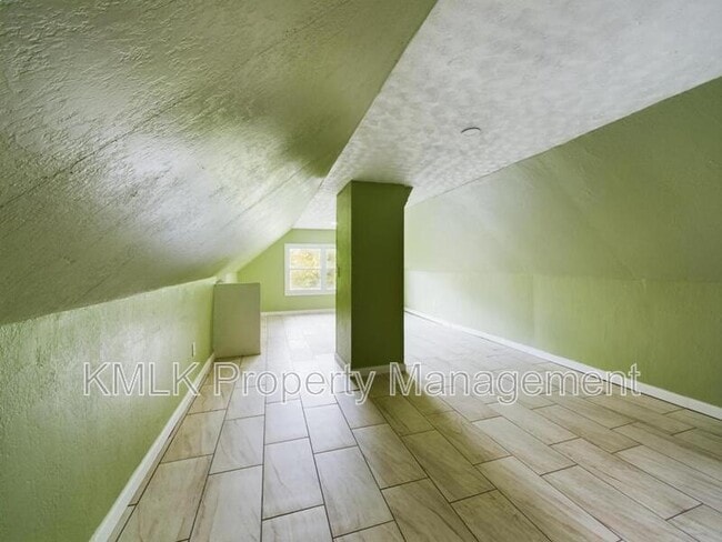 Building Photo - 187 W Long St