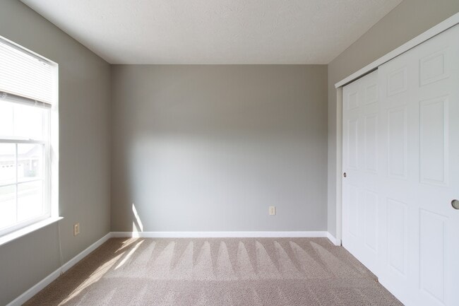 Building Photo - 856 Adena Ln