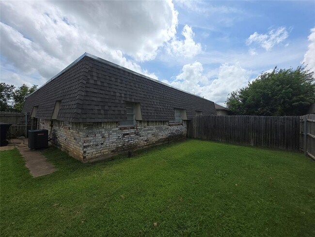 Building Photo - 939 SW 98th St