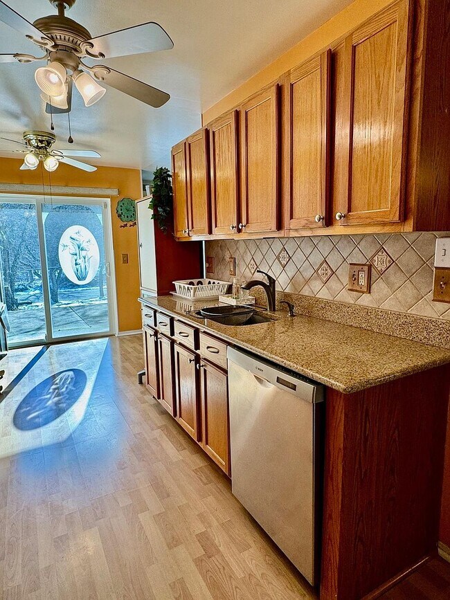 Building Photo - 2 Deer Ct Dr