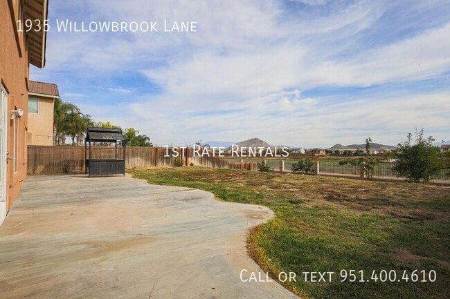 Building Photo - 1935 Willowbrook Ln