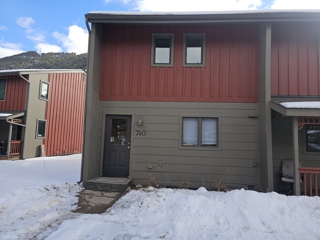 Building Photo - 740 Snow King Dr