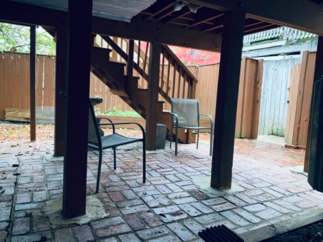 Building Photo - 2807 Ontario Rd NW