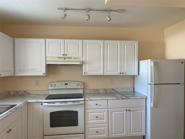 Building Photo - 10772 La Placida Dr