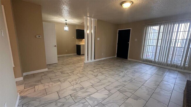 Primary Photo - 4003 Stonebridge Dr