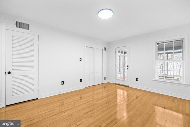 Building Photo - 2420 I St NW