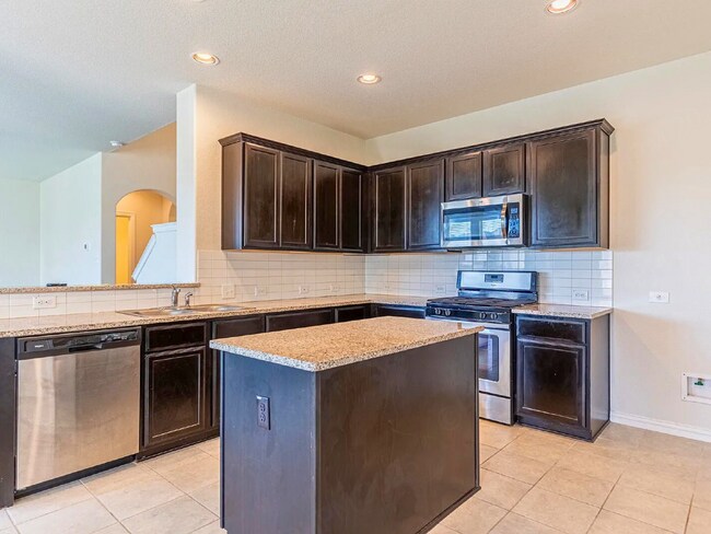 Building Photo - Spacious 4 Bedroom Home with 2 Car Garage in Boerne ISD