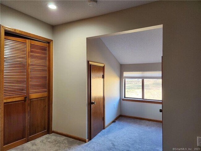 Building Photo - 11 Sherman Ln