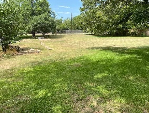 Building Photo - 603 Live Oak St