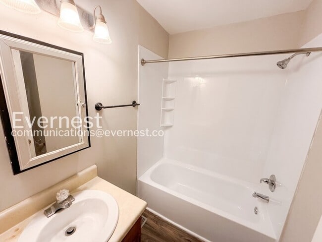 Building Photo - 335 Jamestown Manor Dr