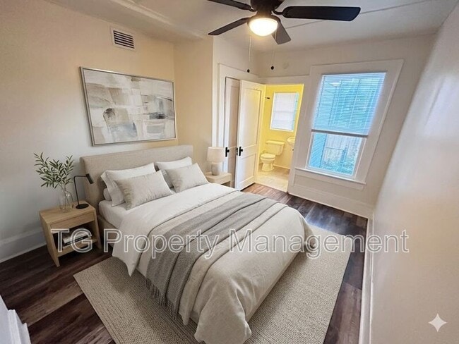 Building Photo - 2561 Rosselle St