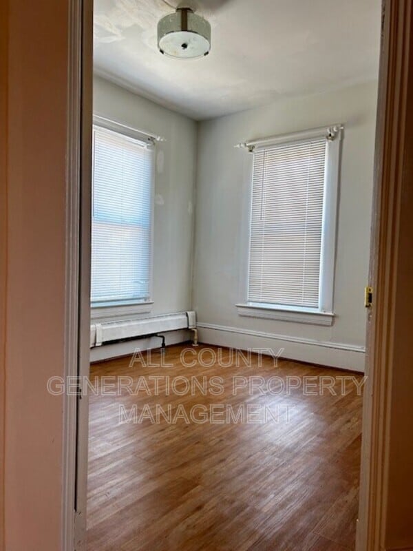 Building Photo - 1361 E 43rd St