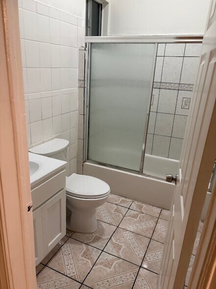 Bathroom - 1819 S Normandie Ave