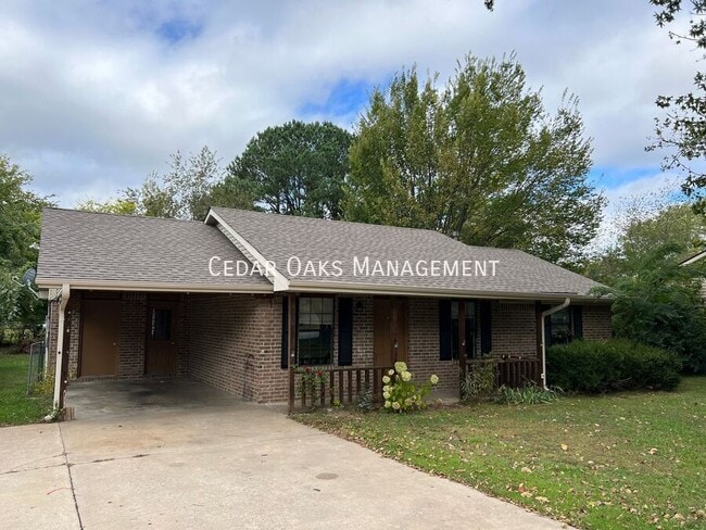 Primary Photo - 300 S Ozark St